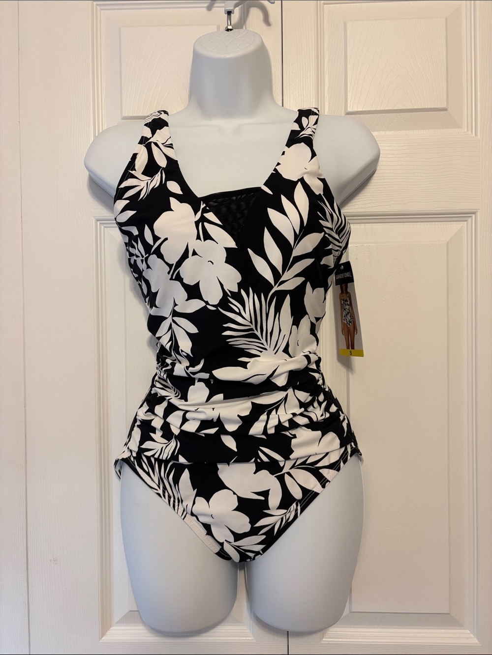 NWT Lands' End Floral Crossback One-Piece Swimsuit Small.